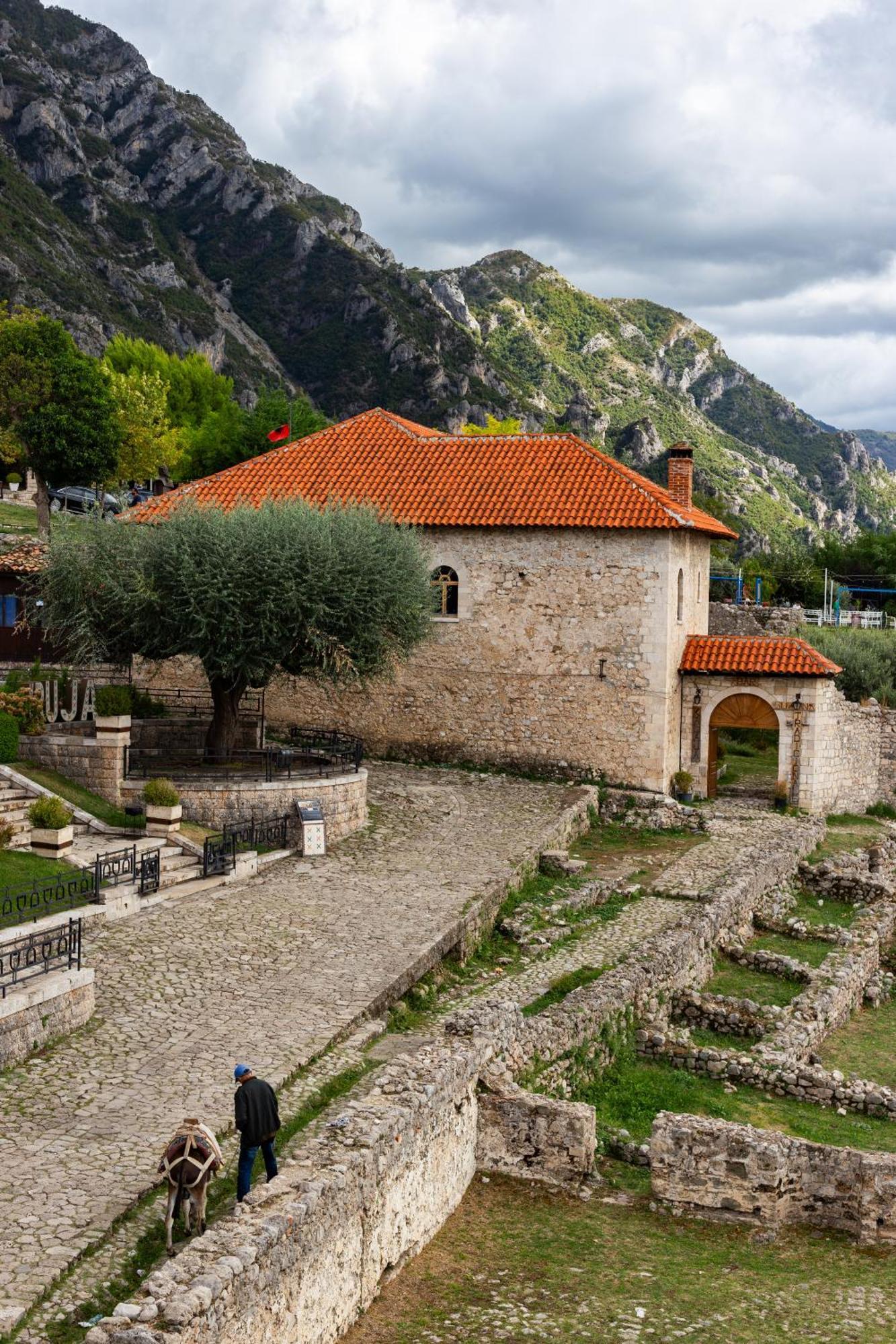 Kruja Albergo Diffuso , Inside Kruja Castle Extérieur photo